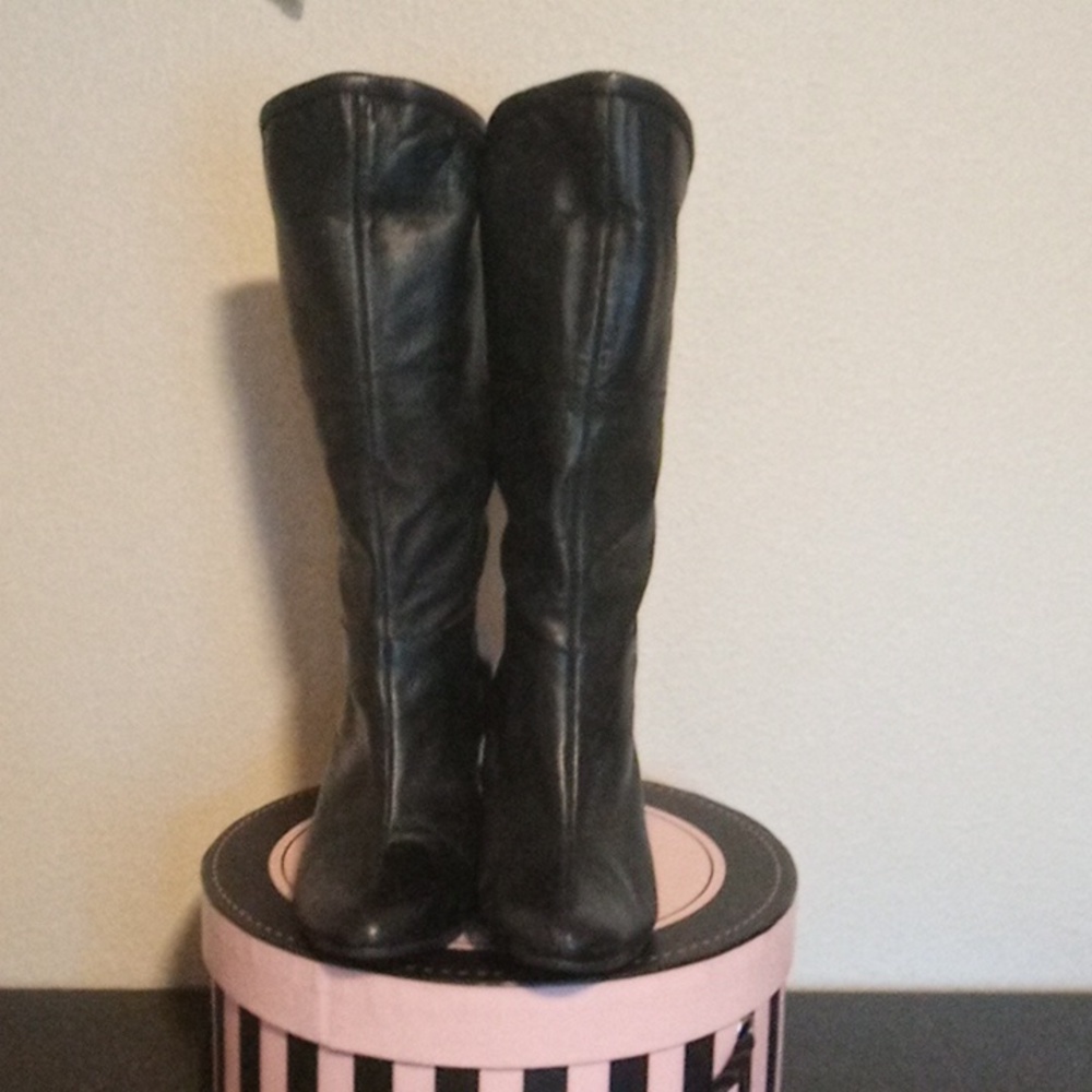 SOLD Cathy Jean black boots. - Picture 8 of 10